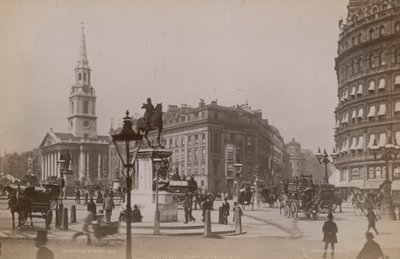 Algemeen zicht op Charing Cross door English Photographer